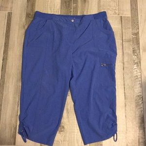 Chico’s nylon Zenergy crop pants.